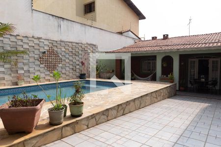 Casa à venda com 253m², 3 quartos e 7 vagas Casa à venda com 253m², 3 quartos e 7 vagasÁrea Externa