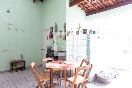 Casa à venda com 253m², 3 quartos e 7 vagas Casa à venda com 253m², 3 quartos e 7 vagasÁrea comum - Churrasqueira