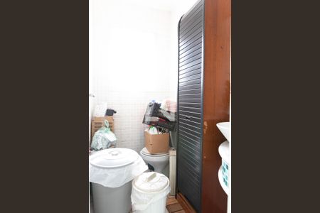 Casa à venda com 253m², 3 quartos e 7 vagas Casa à venda com 253m², 3 quartos e 7 vagasBanheiro de serviço