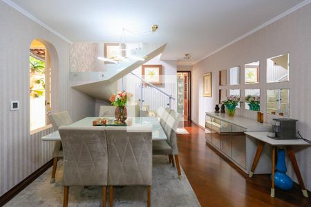 Casa para alugar com 3 quartos, 219m² em Jardim Ester, São Paulo