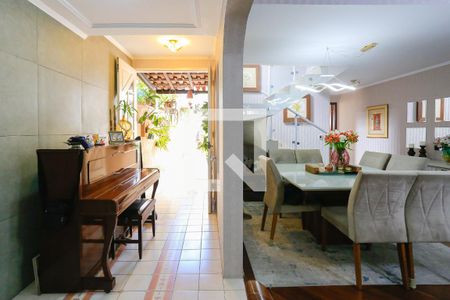 Casa para alugar com 3 quartos, 219m² em Jardim Ester, São Paulo