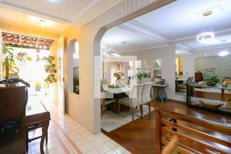Casa para alugar com 3 quartos, 219m² em Jardim Ester, São Paulo