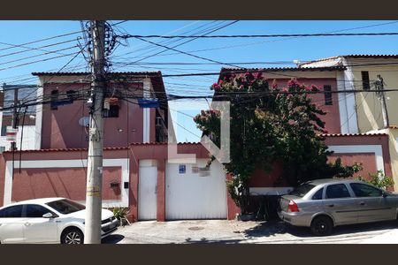 Casa de condomínio à venda com 88m², 2 quartos e 1 vaga Casa de condomínio à venda com 88m², 2 quartos e 1 vagaFachada