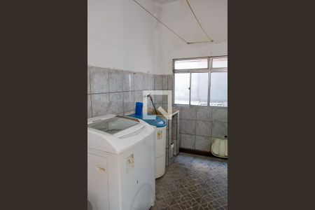Casa à venda com 372m², 7 quartos e 4 vagas Casa à venda com 372m², 7 quartos e 4 vagasLavanderia