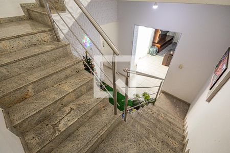 Casa de condomínio à venda com 160m², 2 quartos e 2 vagasEscada / acesso 2º andar