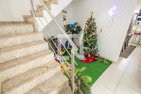 Casa de condomínio à venda com 160m², 2 quartos e 2 vagasEscada / acesso 2º andar