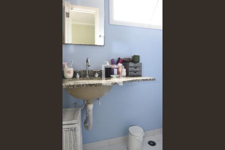 Casa de condomínio à venda com 117m², 3 quartos e 2 vagasBanheiro