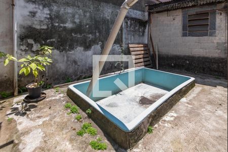 Casa à venda com 450m², 2 quartos e 4 vagas Casa à venda com 450m², 2 quartos e 4 vagasQuintal - Piscina