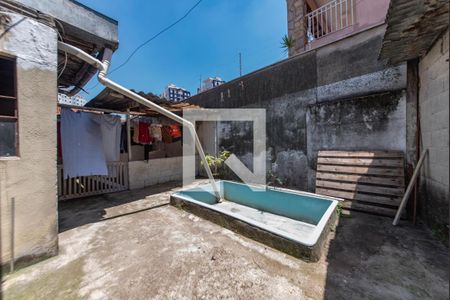 Casa à venda com 450m², 2 quartos e 4 vagas Casa à venda com 450m², 2 quartos e 4 vagasQuintal - Piscina