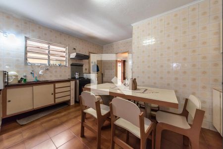 Casa à venda com 450m², 2 quartos e 4 vagas Casa à venda com 450m², 2 quartos e 4 vagasCozinha