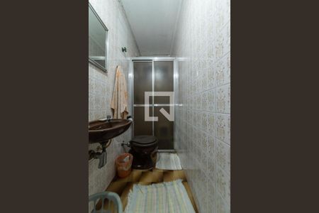 Casa à venda com 450m², 2 quartos e 4 vagas Casa à venda com 450m², 2 quartos e 4 vagasBanheiro da Suíte