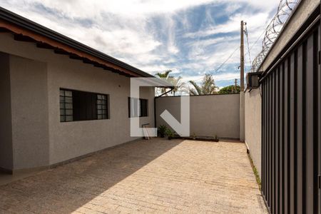 Casa à venda com 111m², 2 quartos e 3 vagas Casa à venda com 111m², 2 quartos e 3 vagasQuintal