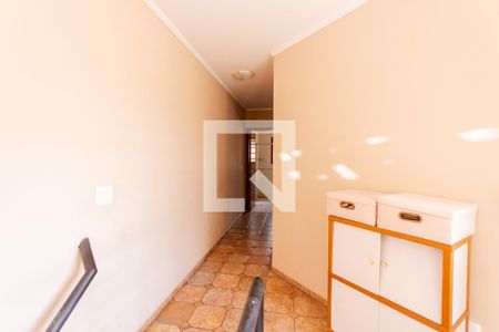 Casa à venda com 200m², 3 quartos e 3 vagas Casa à venda com 200m², 3 quartos e 3 vagasHall