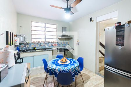 Casa à venda com 250m², 4 quartos e 2 vagasCozinha