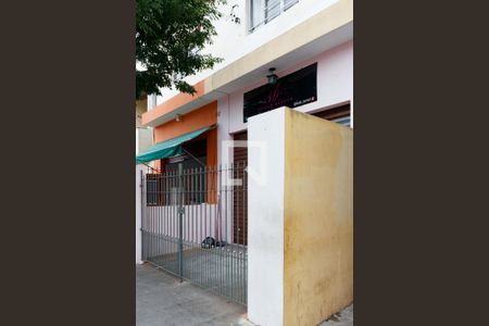 Casa à venda com 186m², 3 quartos e 5 vagas Casa à venda com 186m², 3 quartos e 5 vagasÁrea externa