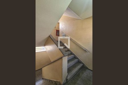 Apartamento à venda com 70m², 3 quartos e 1 vagaEscada