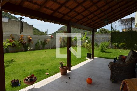 Casa de condomínio à venda com 300m², 5 quartos e 1 vaga Casa de condomínio à venda com 300m², 5 quartos e 1 vagaQuintal