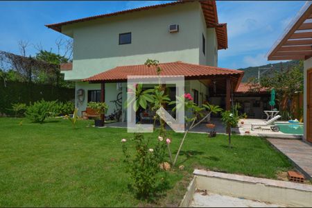 Casa de condomínio à venda com 300m², 5 quartos e 1 vaga Casa de condomínio à venda com 300m², 5 quartos e 1 vagaQuintal