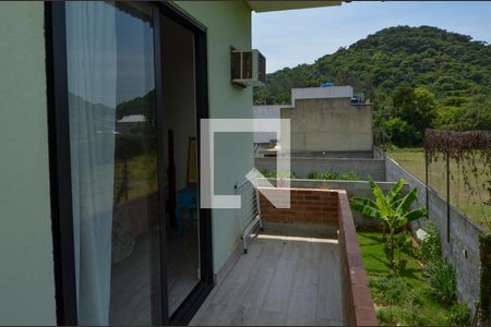Casa de condomínio à venda com 300m², 5 quartos e 1 vaga Casa de condomínio à venda com 300m², 5 quartos e 1 vagaVaranda da Suite 2