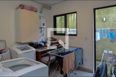 Casa de condomínio à venda com 300m², 5 quartos e 1 vaga Casa de condomínio à venda com 300m², 5 quartos e 1 vagaÁrea de Serviço