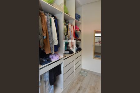 Casa de condomínio à venda com 300m², 5 quartos e 1 vaga Casa de condomínio à venda com 300m², 5 quartos e 1 vagaCloset da suíte 1