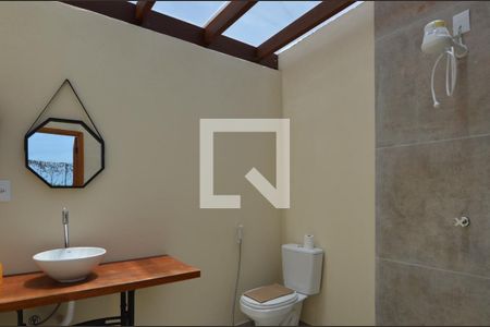 Casa de condomínio à venda com 300m², 5 quartos e 1 vaga Casa de condomínio à venda com 300m², 5 quartos e 1 vagaBanheiro