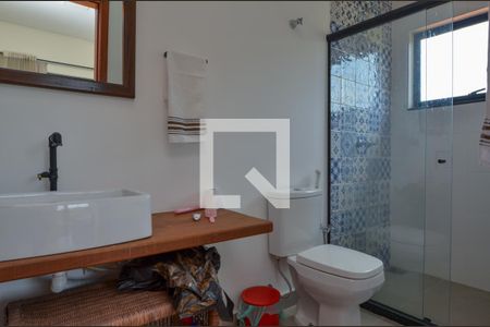 Casa de condomínio à venda com 300m², 5 quartos e 1 vaga Casa de condomínio à venda com 300m², 5 quartos e 1 vagaBanheiro da Suíte 2