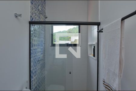 Casa de condomínio à venda com 300m², 5 quartos e 1 vaga Casa de condomínio à venda com 300m², 5 quartos e 1 vagaBanheiro da Suíte 2