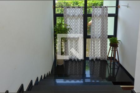 Casa de condomínio à venda com 300m², 5 quartos e 1 vaga Casa de condomínio à venda com 300m², 5 quartos e 1 vagaEscada