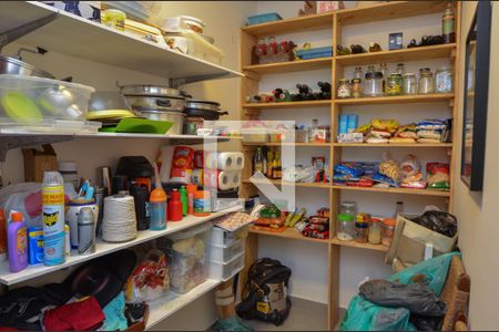 Casa de condomínio à venda com 300m², 5 quartos e 1 vaga Casa de condomínio à venda com 300m², 5 quartos e 1 vagaDespensa