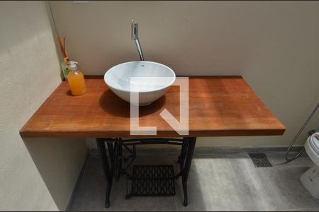 Casa de condomínio à venda com 300m², 5 quartos e 1 vaga Casa de condomínio à venda com 300m², 5 quartos e 1 vagaBanheiro