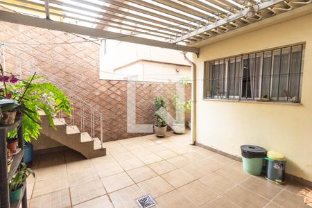 Casa à venda com 170m², 3 quartos e 3 vagas Casa à venda com 170m², 3 quartos e 3 vagasQuintal 1