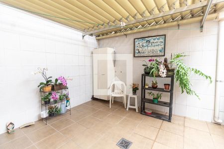 Casa à venda com 170m², 3 quartos e 3 vagas Casa à venda com 170m², 3 quartos e 3 vagasQuintal 1