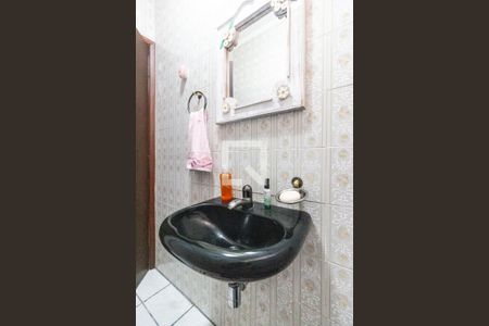 Casa à venda com 170m², 3 quartos e 3 vagas Casa à venda com 170m², 3 quartos e 3 vagasLavabo