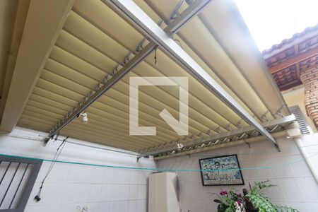 Casa à venda com 170m², 3 quartos e 3 vagas Casa à venda com 170m², 3 quartos e 3 vagasQuintal 1