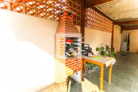 Casa à venda com 120m², 2 quartos e 2 vagas Casa à venda com 120m², 2 quartos e 2 vagasTerraço