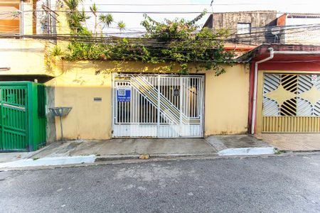 Casa à venda com 120m², 2 quartos e 2 vagas Casa à venda com 120m², 2 quartos e 2 vagasFachada