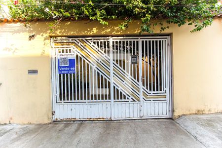 Casa à venda com 120m², 2 quartos e 2 vagas Casa à venda com 120m², 2 quartos e 2 vagasFachada