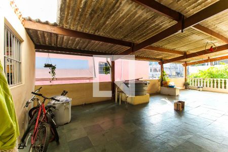 Casa à venda com 120m², 2 quartos e 2 vagas Casa à venda com 120m², 2 quartos e 2 vagasTerraço