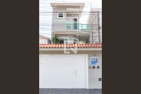 Casa à venda com 212m², 3 quartos e 6 vagas Casa à venda com 212m², 3 quartos e 6 vagasFachada