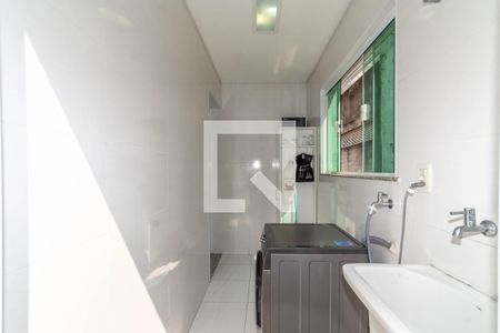 Casa à venda com 212m², 3 quartos e 6 vagas Casa à venda com 212m², 3 quartos e 6 vagasÁrea de Serviço