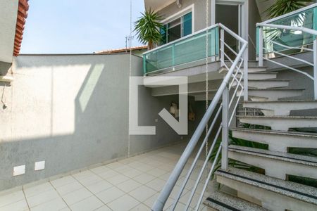 Casa à venda com 212m², 3 quartos e 6 vagas Casa à venda com 212m², 3 quartos e 6 vagasFrente