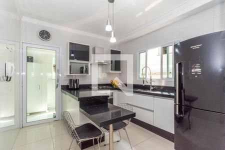Casa à venda com 212m², 3 quartos e 6 vagas Casa à venda com 212m², 3 quartos e 6 vagasCozinha