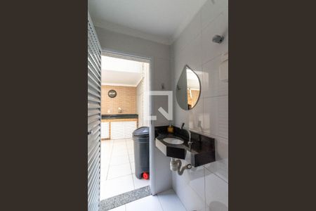 Casa à venda com 212m², 3 quartos e 6 vagas Casa à venda com 212m², 3 quartos e 6 vagasLavabo da Garagem