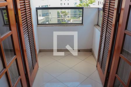 Casa à venda com 150m², 3 quartos e 3 vagasVaranda
