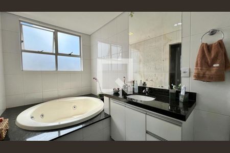 Apartamento à venda com 180m², 4 quartos e 3 vagasBanheiro 1