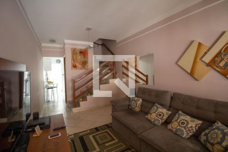 Sala de casa de condomínio para alugar com 2 quartos, 72m² em Vila Carmosina, São Paulo