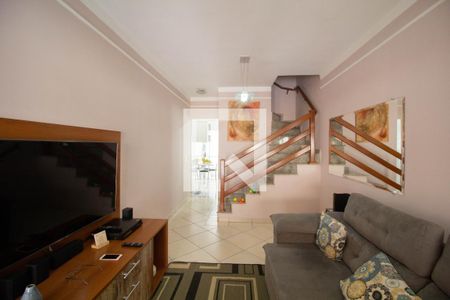 Sala de casa de condomínio para alugar com 2 quartos, 72m² em Vila Carmosina, São Paulo