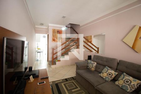 Sala de casa de condomínio para alugar com 2 quartos, 72m² em Vila Carmosina, São Paulo