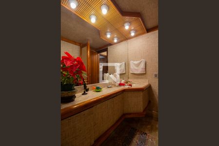 Casa à venda com 550m², 4 quartos e 5 vagasBanheiro 4